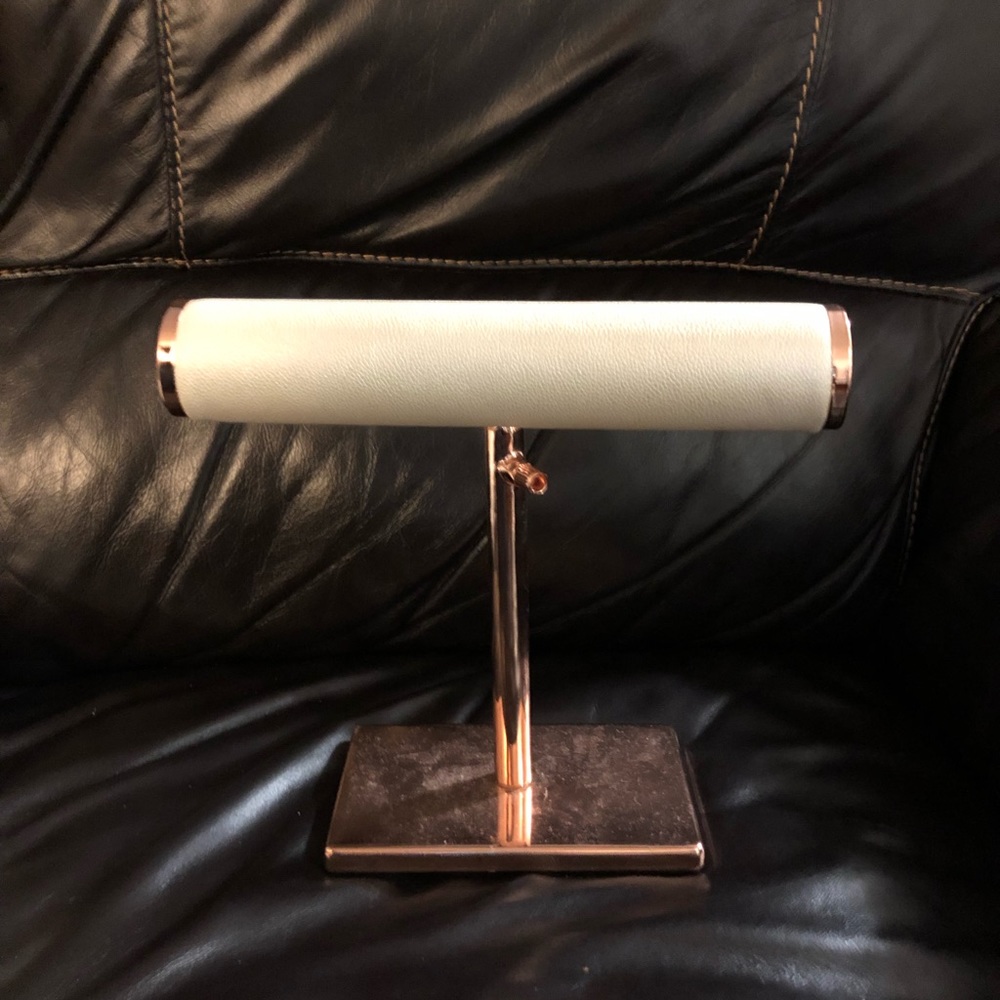 Rose gold jewelry stand